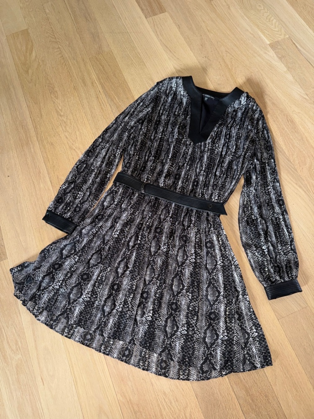 GUESS Black and Gray Snake-Print Long Sleeve Dress Sz XL
